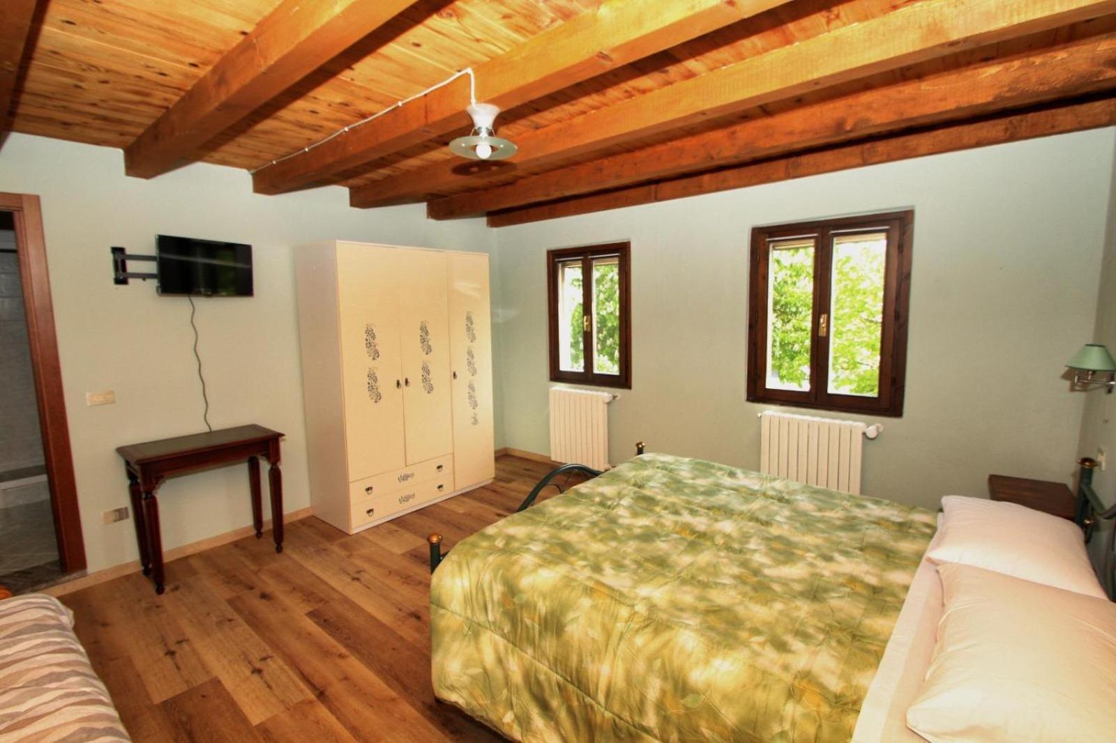 Poggiacolle Farm stay Montecalvo Versiggia